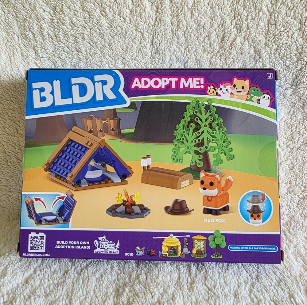 New BLDR Roblox Adopt Me Red Fox & Campsite 139 piece Building Set with Code